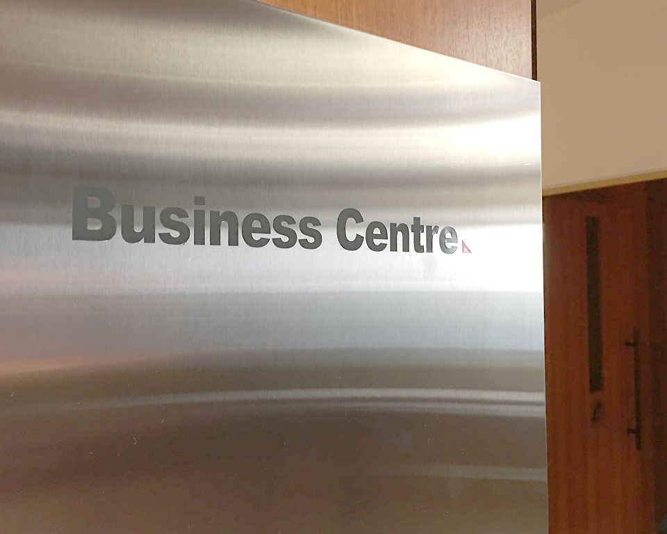qantas_auckland_lounge_business_centre