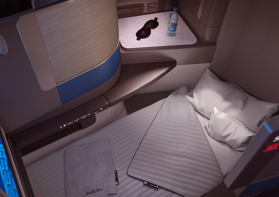 united-airlines-polaris-business-class-sleep-mode
