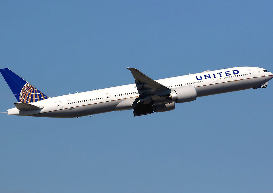 United Airlines Boeing 777-300