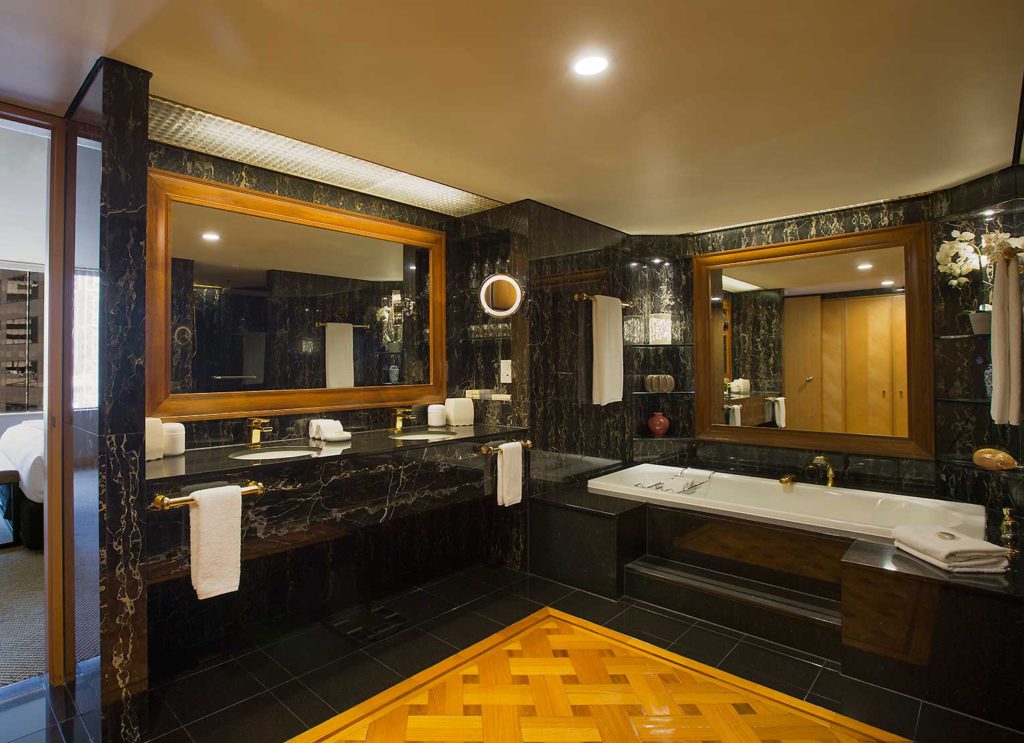 Luxury bathroom at Stamford Plaza, Auckland
