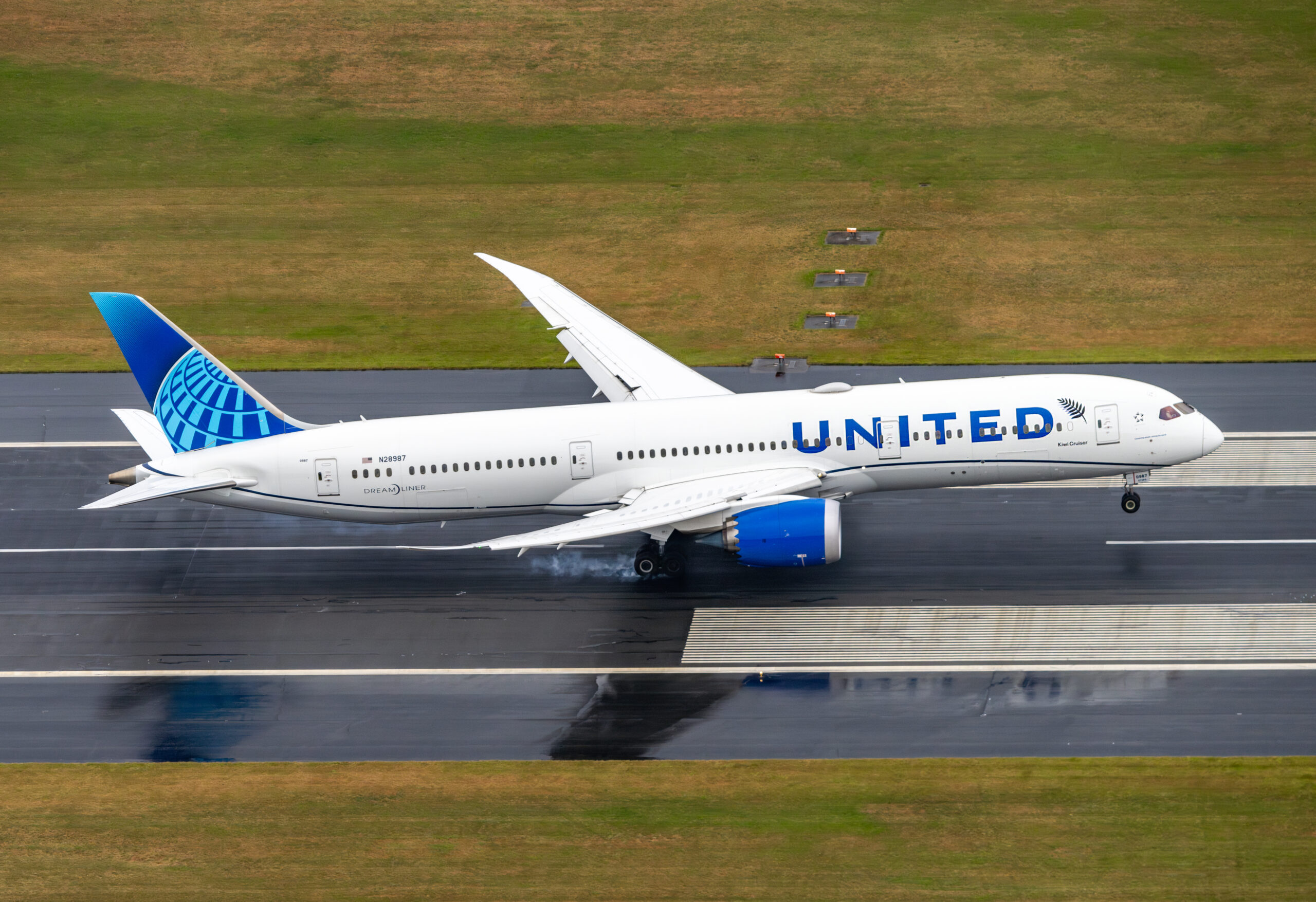 United Boeing 787-9 lands for the first time in Christchurch