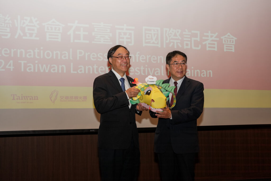 Chou Yung-hui, DG of Taiwan Tourism Administration and Huang Wei-che, Mayor of Tainan